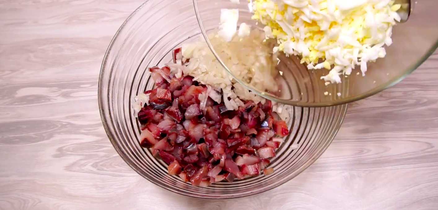 Hareng sous une couche de fourrure avec de la gélatine - Étape 5