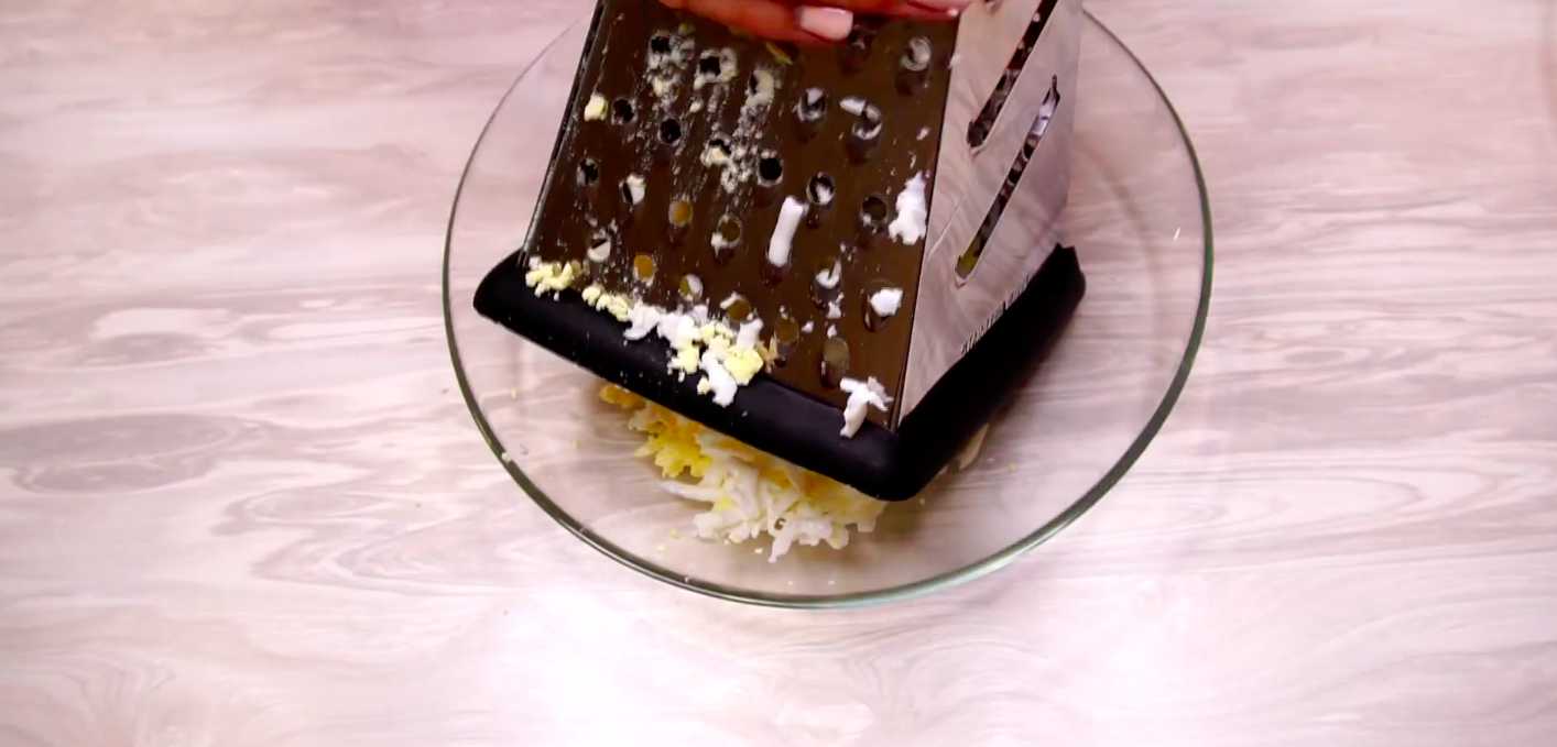 Hareng sous une couche de fourrure avec de la gélatine - Étape 2