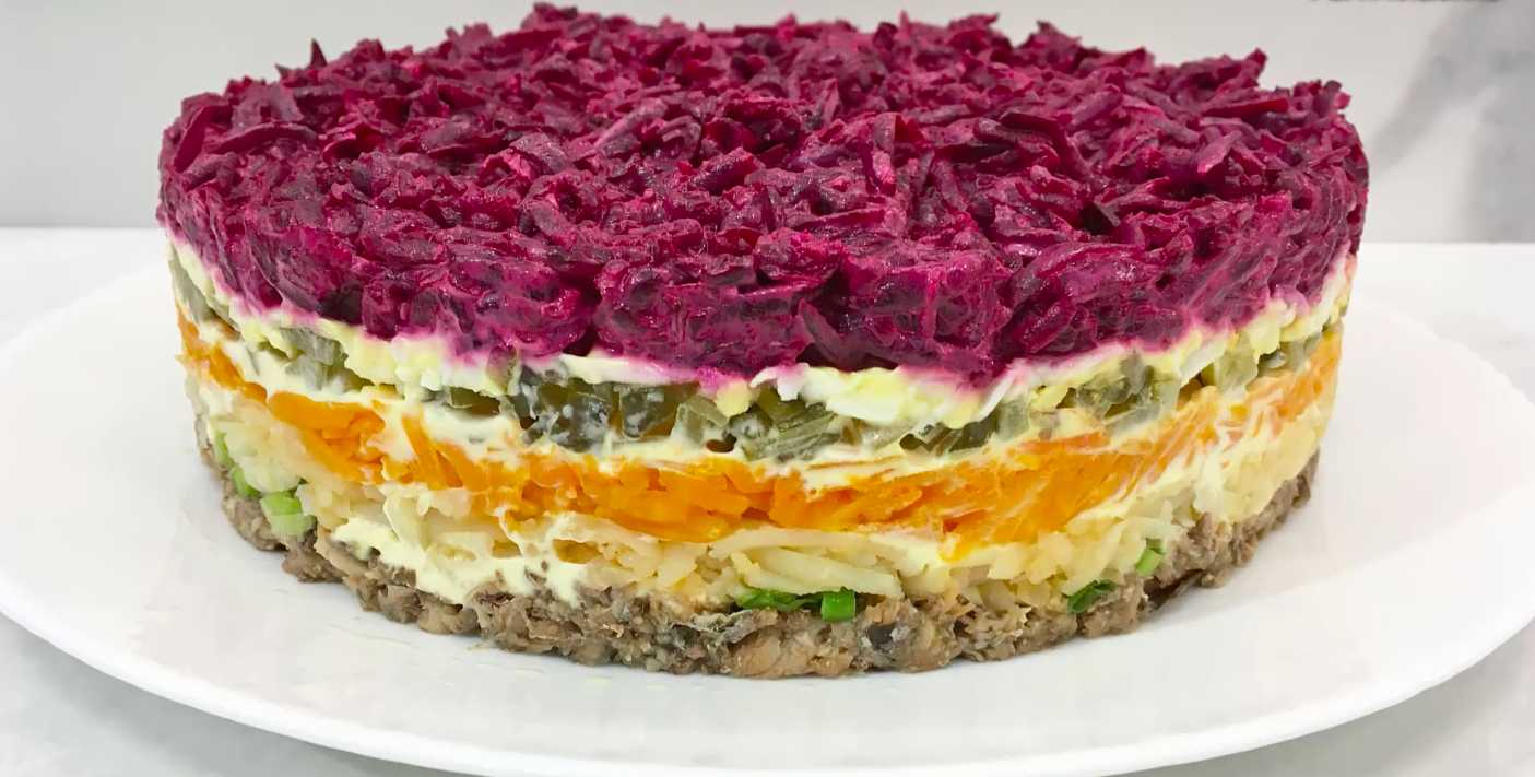 Hareng sous un manteau de fourrure avec des sprats - Étape 10