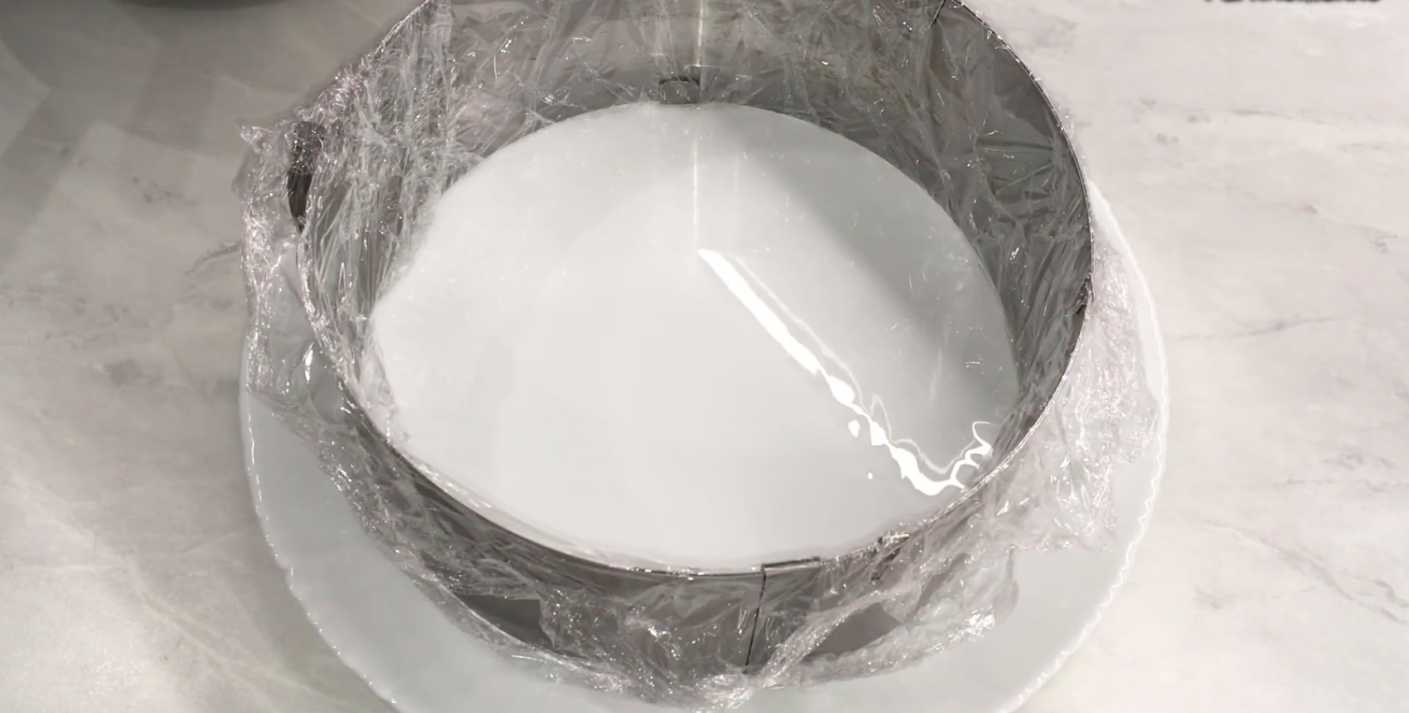 Hareng sous un manteau de fourrure avec des sprats - Étape 1