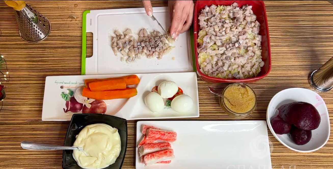 Hareng sous un manteau de fourrure avec du caviar de brochet - Étape 3