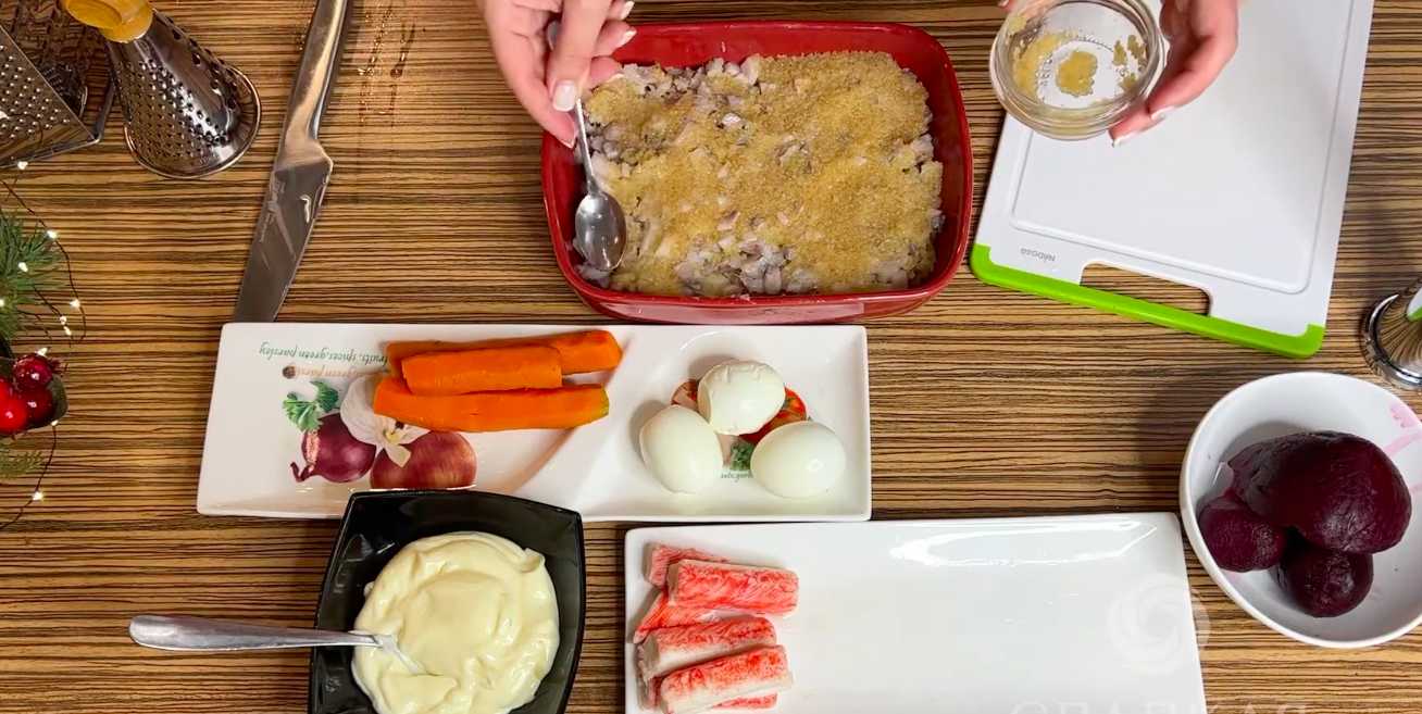 Hareng sous un manteau de fourrure avec du caviar de brochet - Étape 4