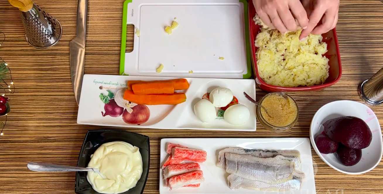 Hareng sous un manteau de fourrure avec du caviar de brochet - Étape 2