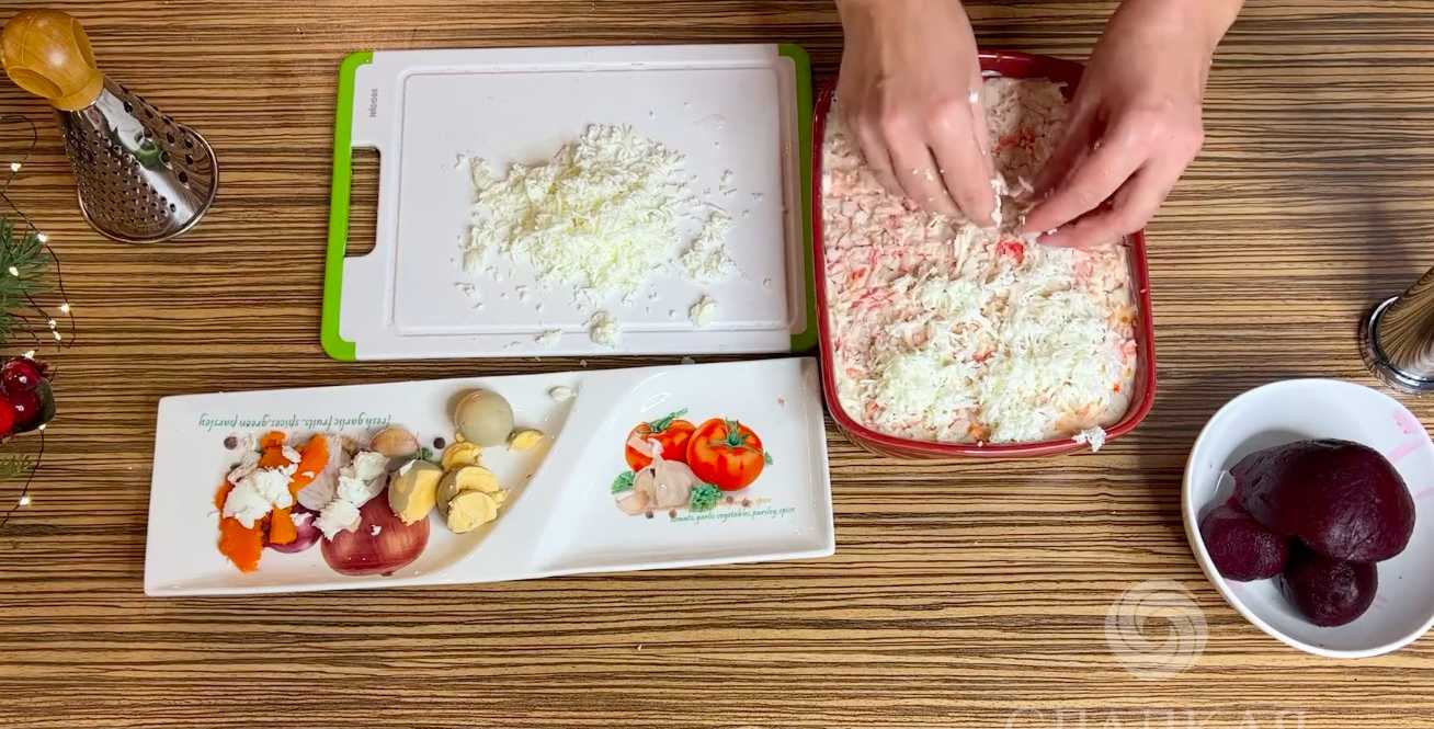 Hareng sous un manteau de fourrure avec du caviar de brochet - Étape 7