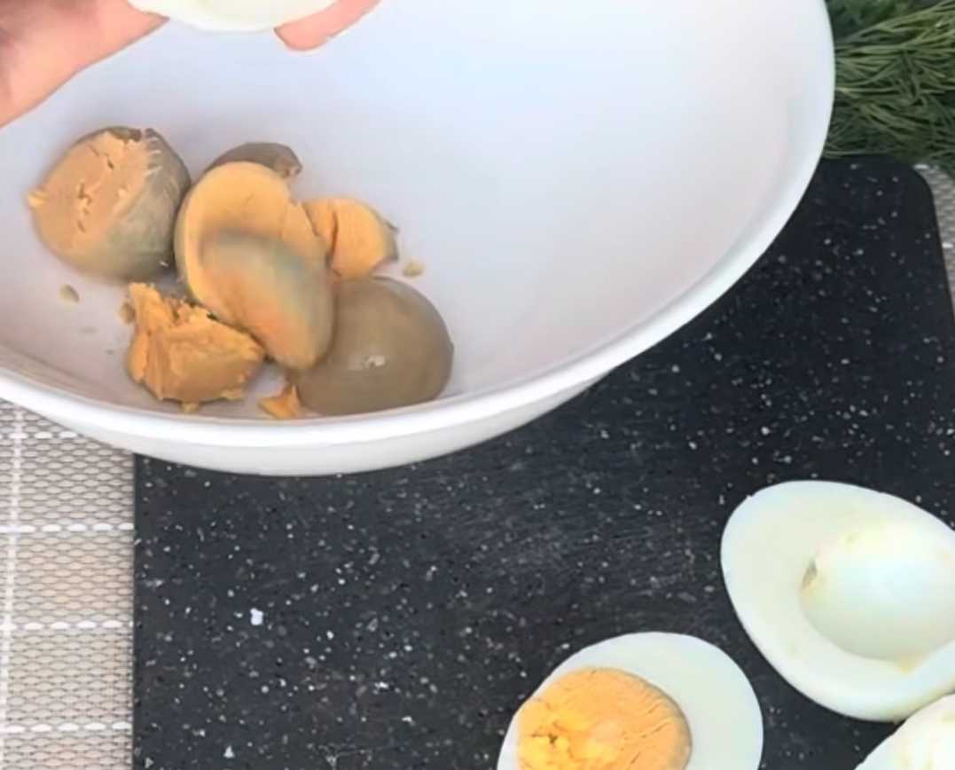 Œufs mimosa au caviar - Étape 1