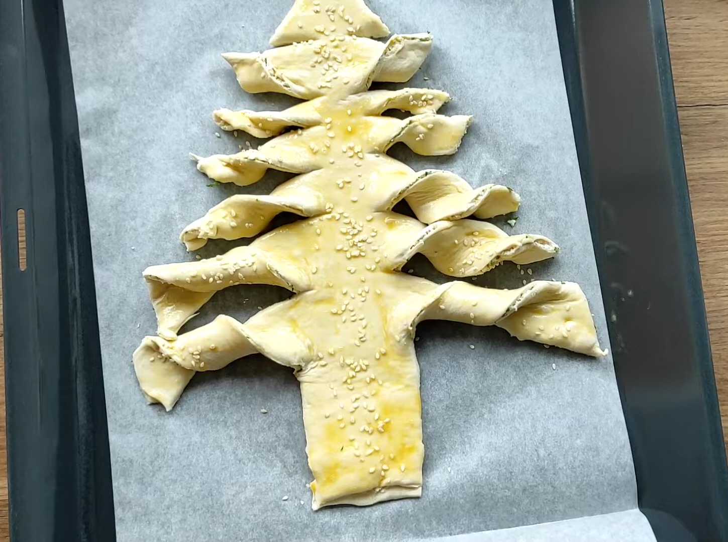 Tarte feuilletée en forme de sapin de Noël - Étape 9