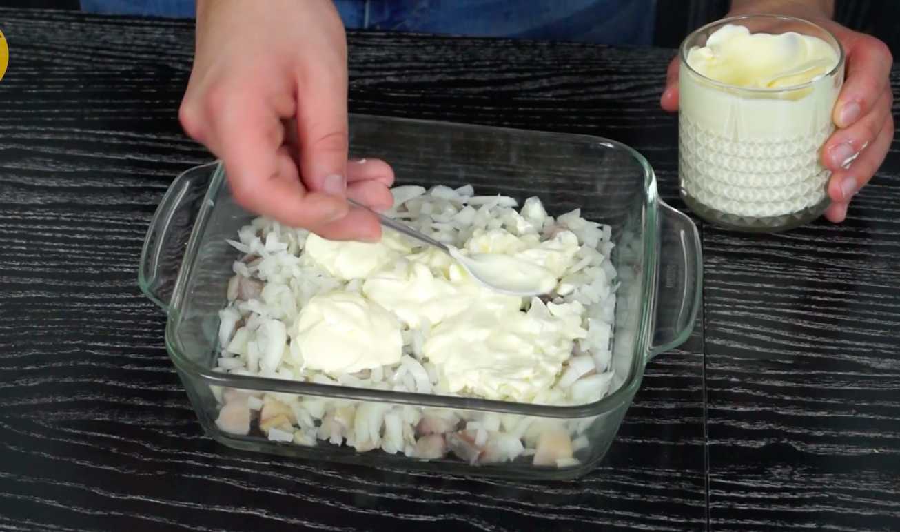 Hareng sous un manteau de fourrure avec pomme - Étape 3