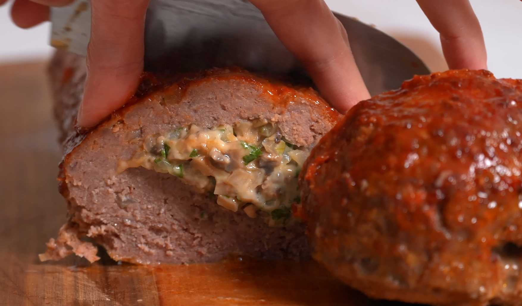 Rouleau de viande hachée aux champignons et au fromage - Étape 15