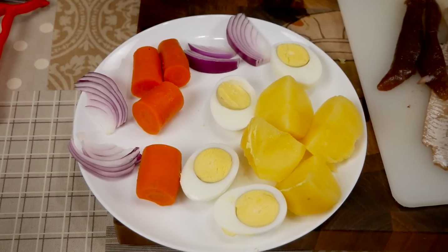 Harengs enroulés sous un manteau de fourrure - Étape 1