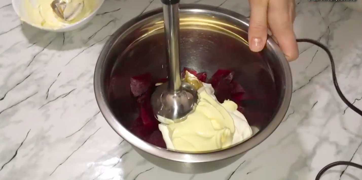 Salade de harengs sous un manteau de fourrure - Étape 11