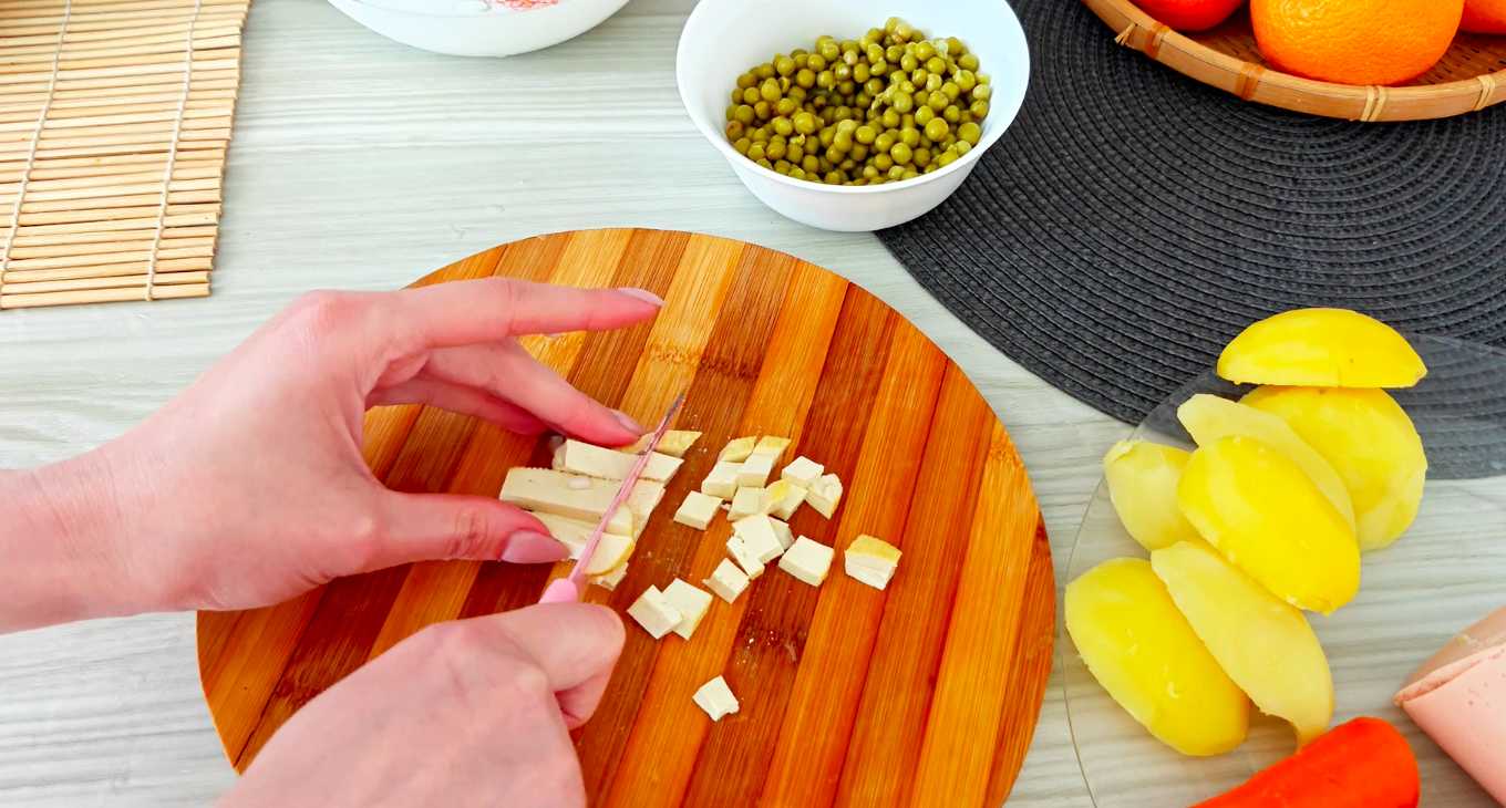 Salade Olivier végétarienne sans saucisse - Étape 4