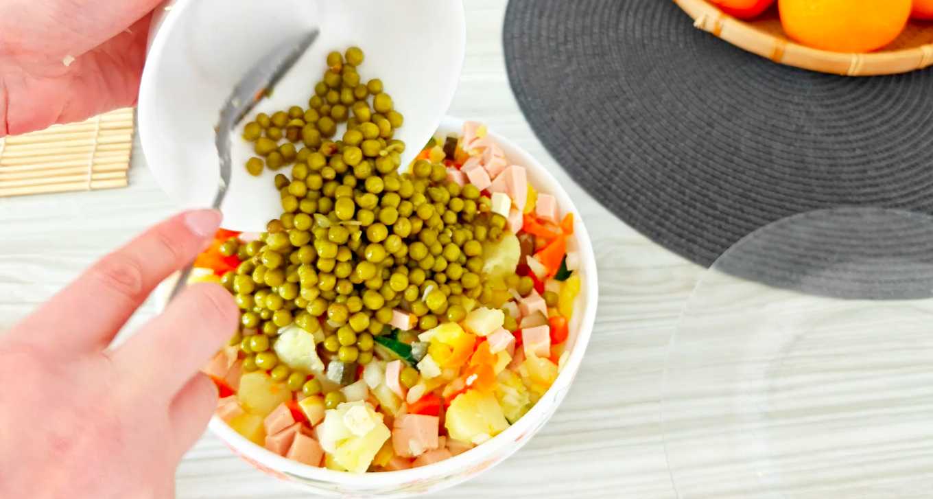 Salade Olivier végétarienne sans saucisse - Étape 8