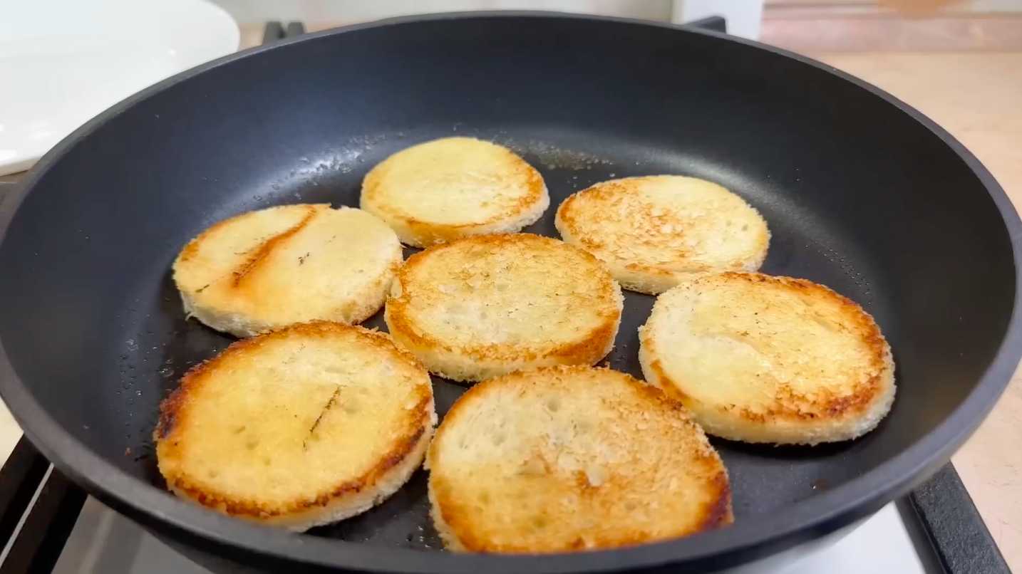 Mini-cupcakes à la tomate fourrés aux œufs - Étape 2