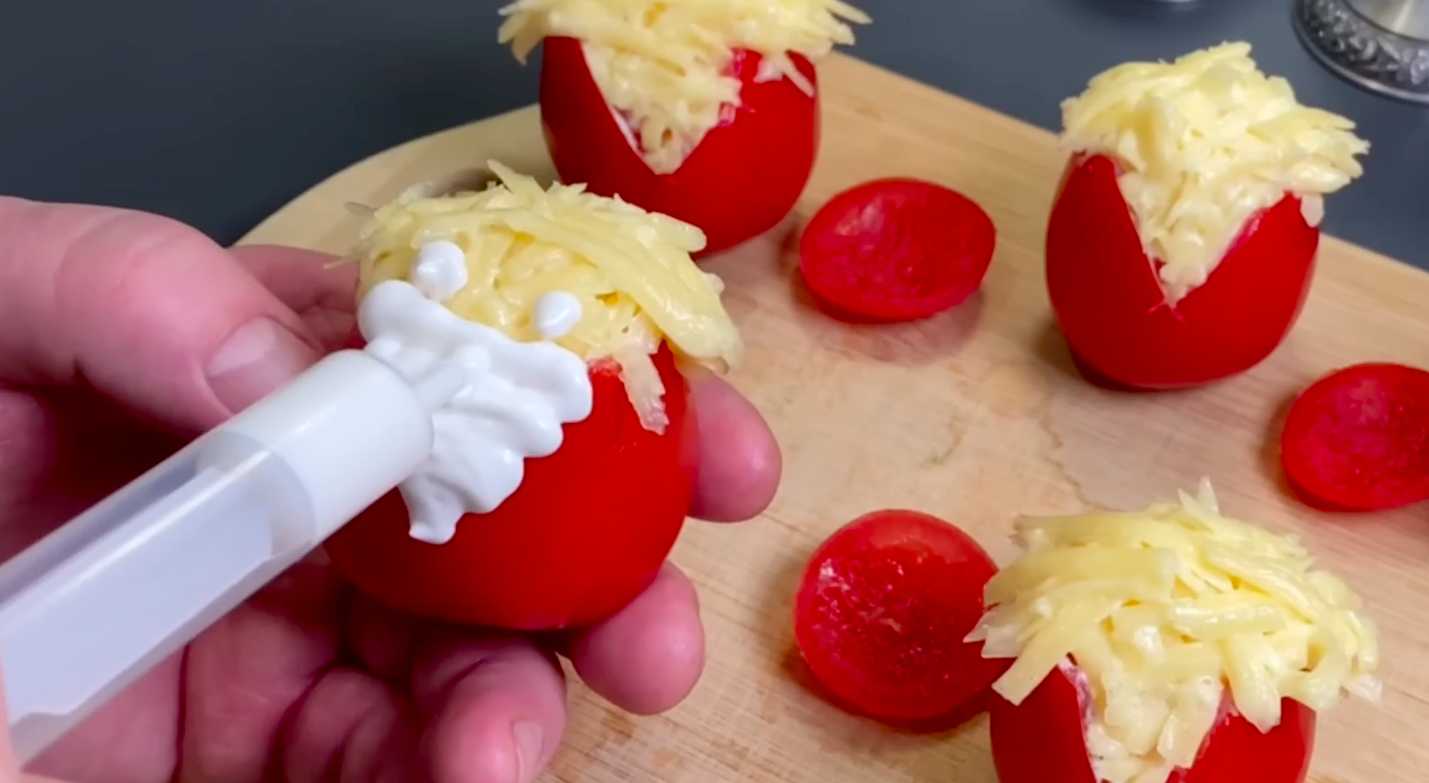 Cupcakes de Noël en forme de sushis sur le thème du Père Noël - Étape 5