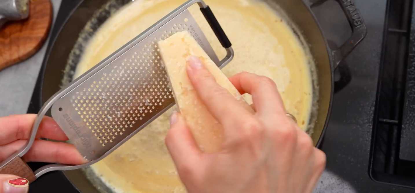 Poulet croustillant à la sauce crémeuse à l'ail et au parmesan - Étape 9