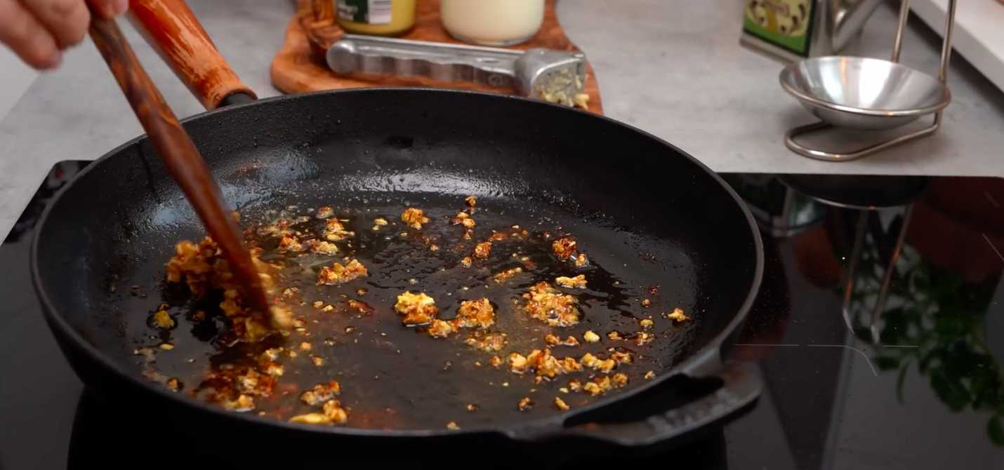 Poulet croustillant à la sauce crémeuse à l'ail et au parmesan - Étape 6