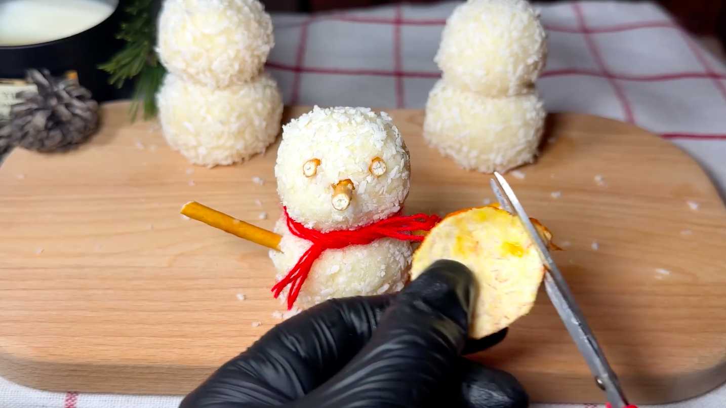 Cupcakes sushi en forme de bonhomme de neige pour le Nouvel An - Étape 7