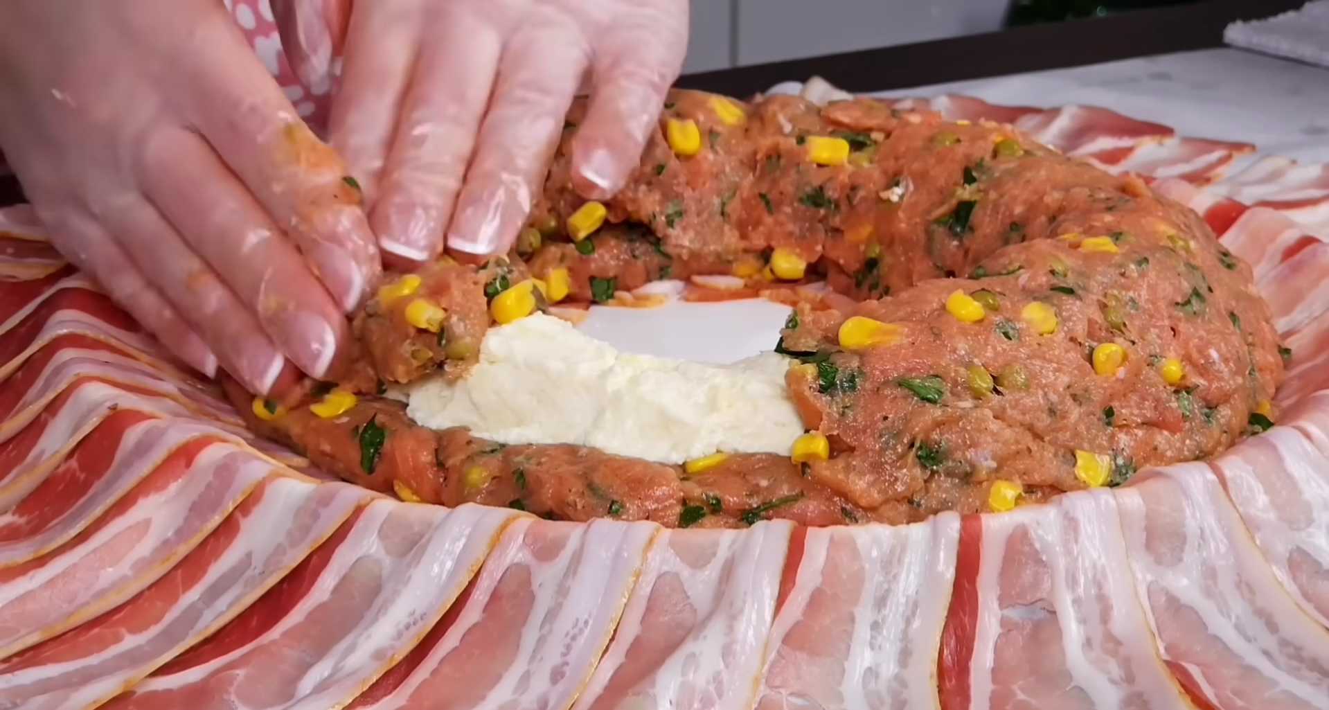 Pain de viande enrobé de bacon, fromage et légumes - Étape 11