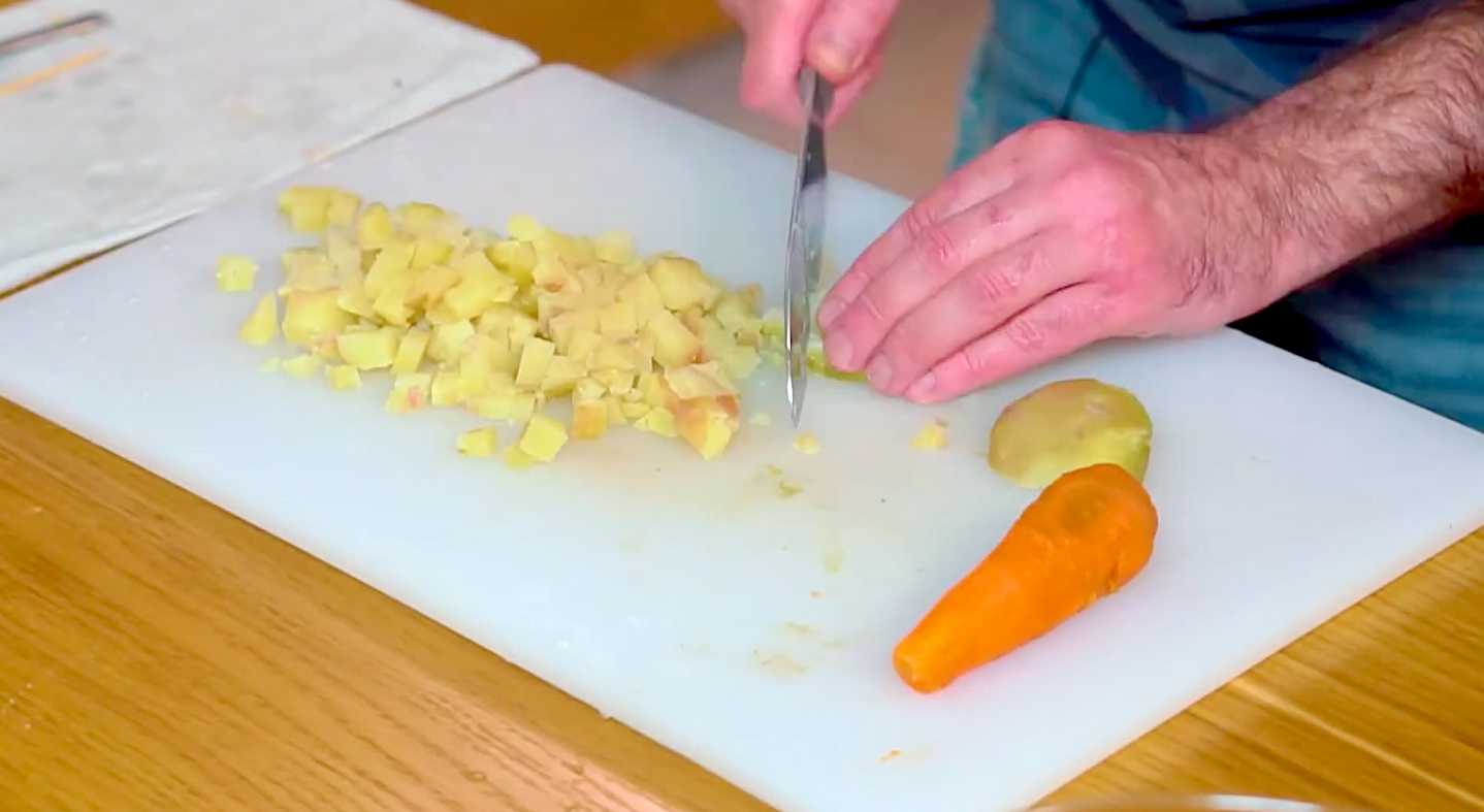 Salade Olivier aux champignons pour le Carême - Étape 1