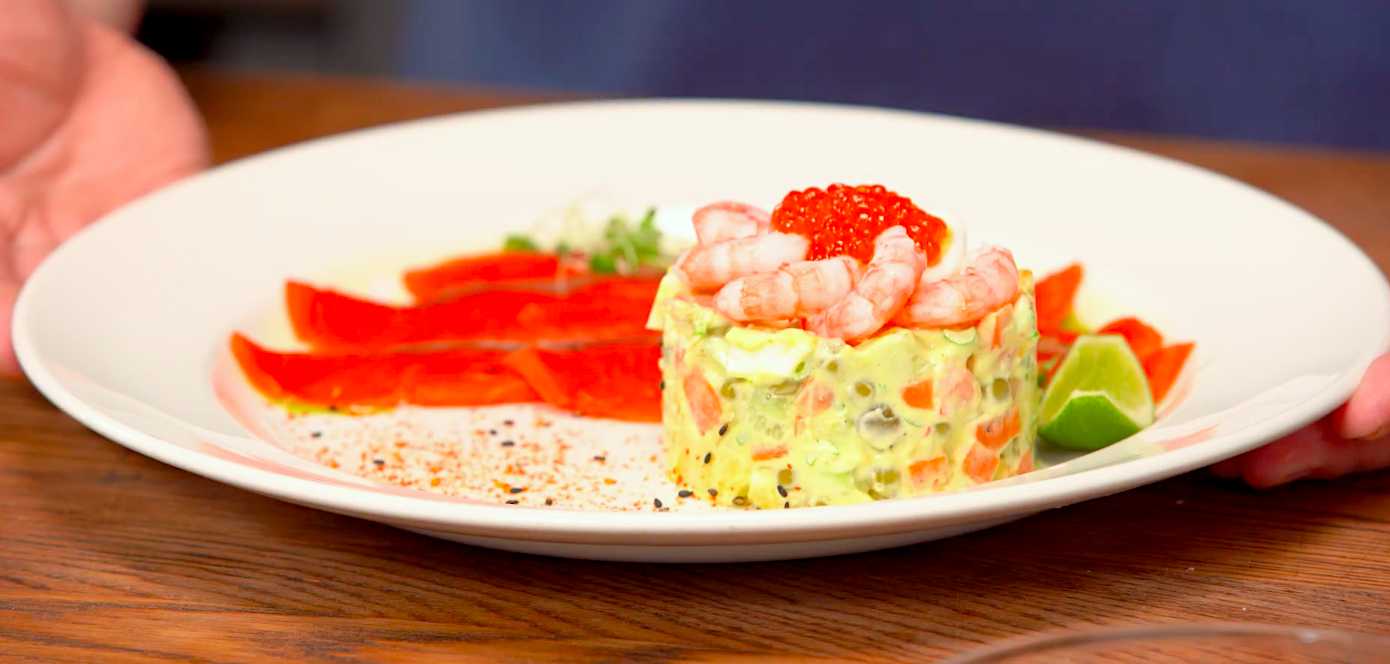 Salade Olivier aux crevettes et au poisson rouge - Étape 11