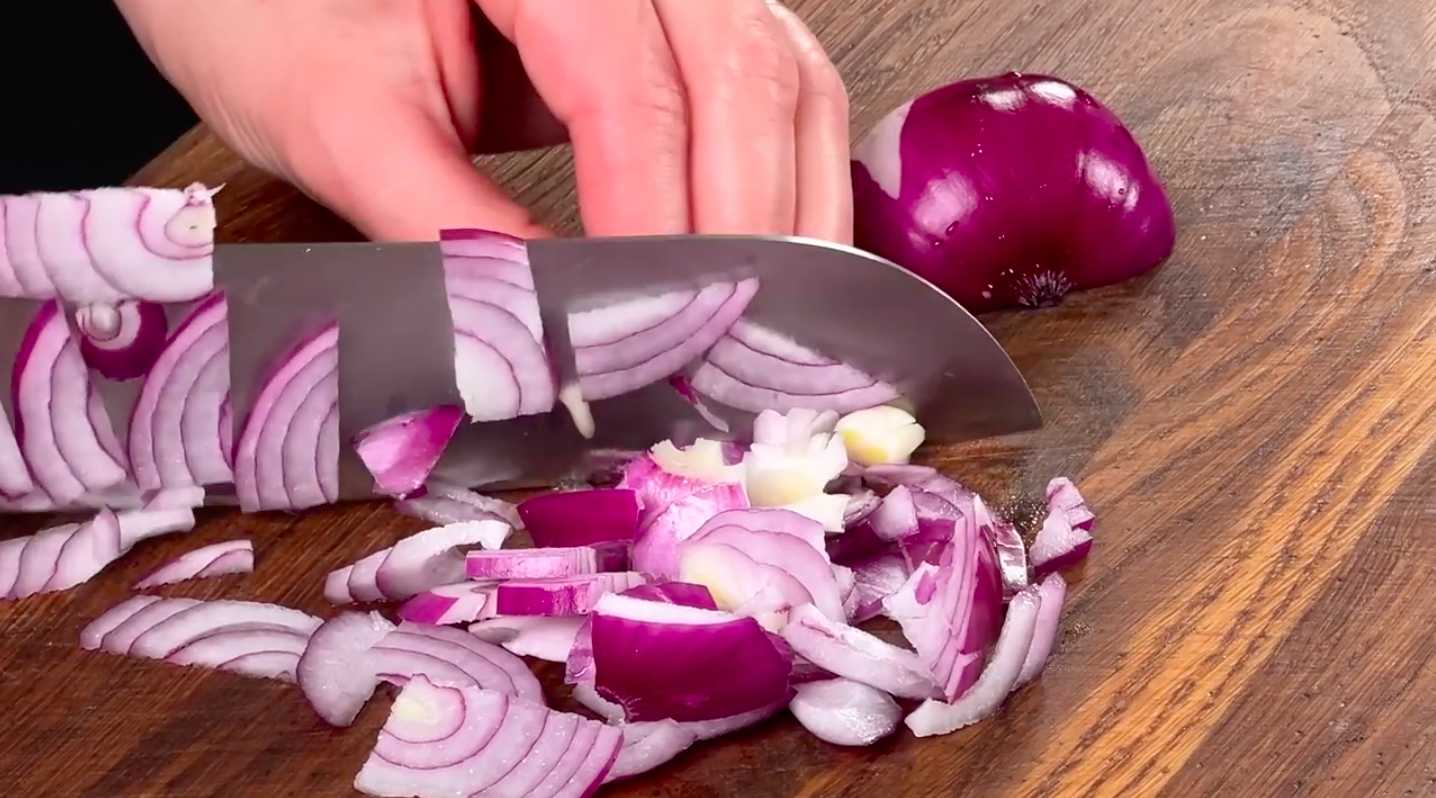 Rouleaux de pommes de terre traditionnels farcis à la viande - Étape 11