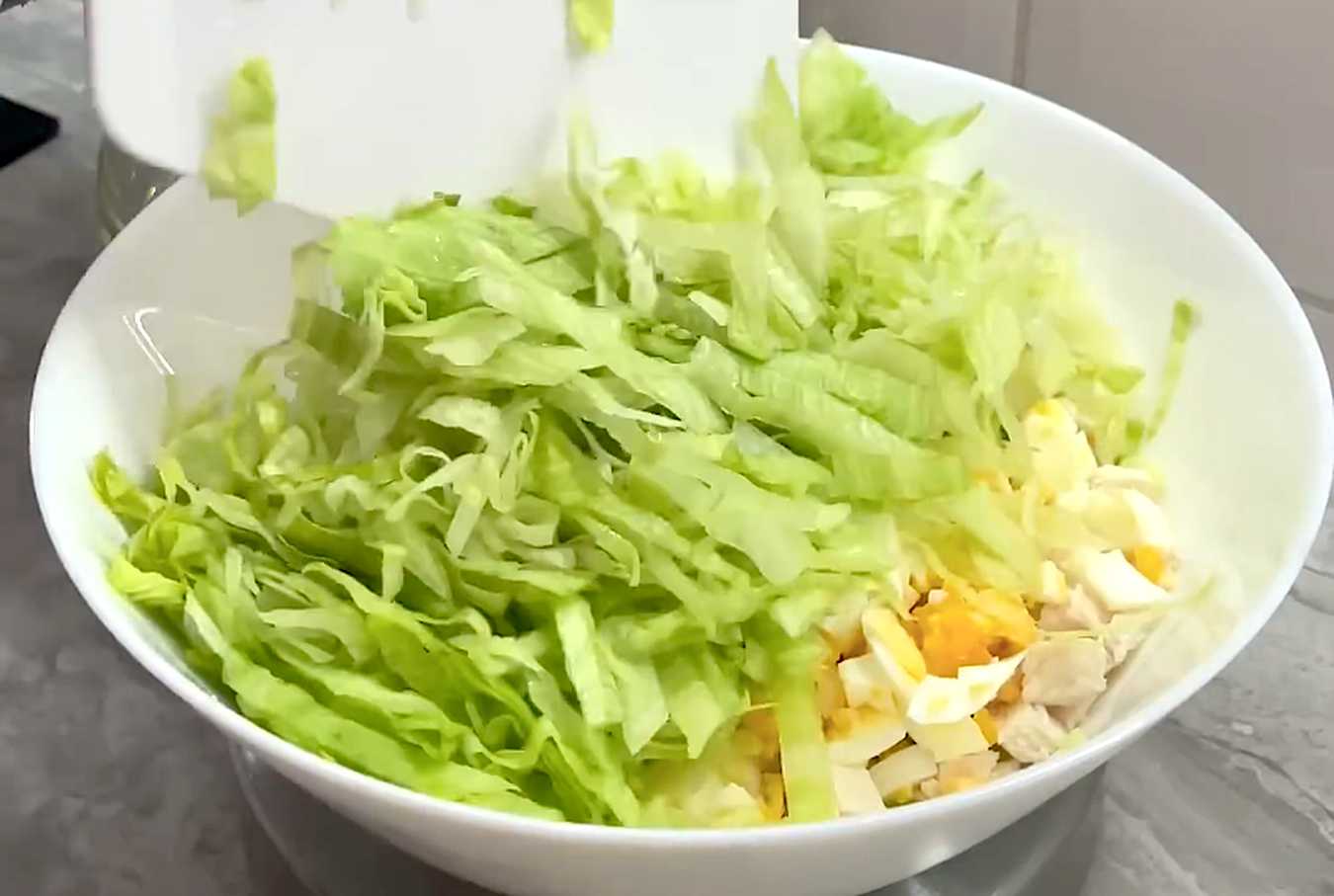 Salade Olivier au poulet et au yaourt - Étape 4