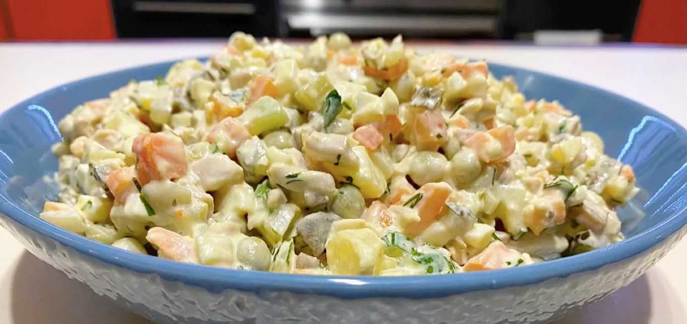 Salade Olivier au poulet et aux champignons - Étape 11