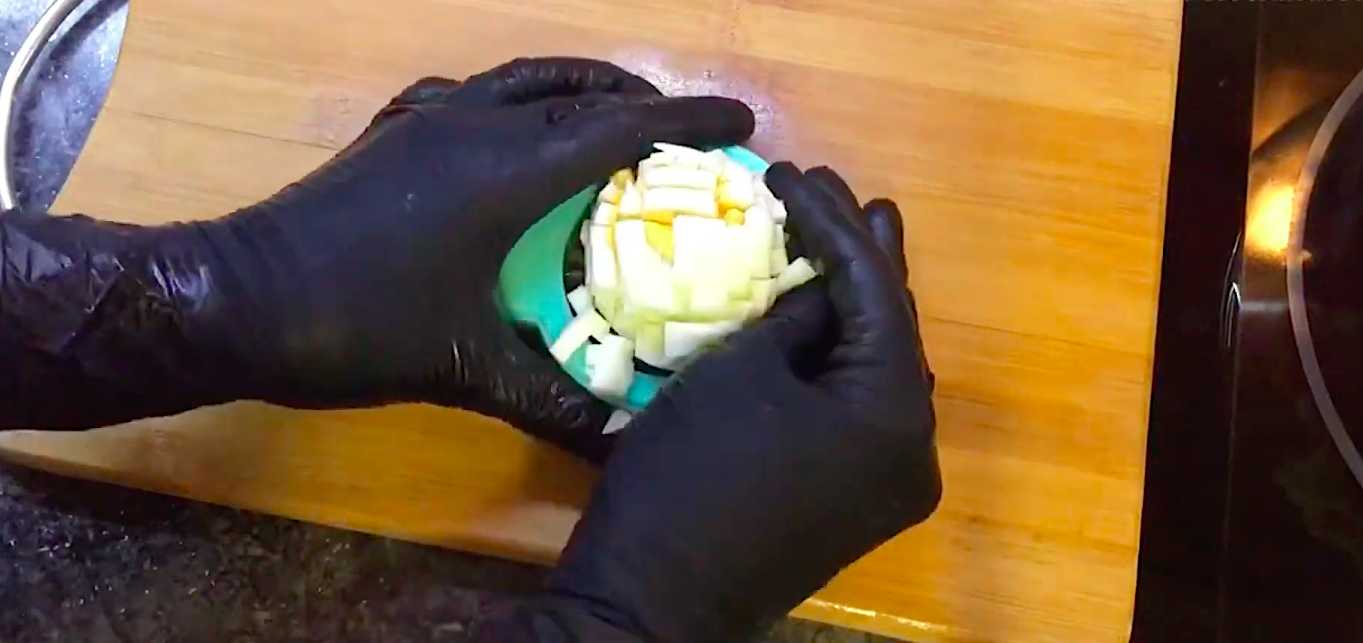 Salade Olivier au poulet et aux champignons - Étape 7