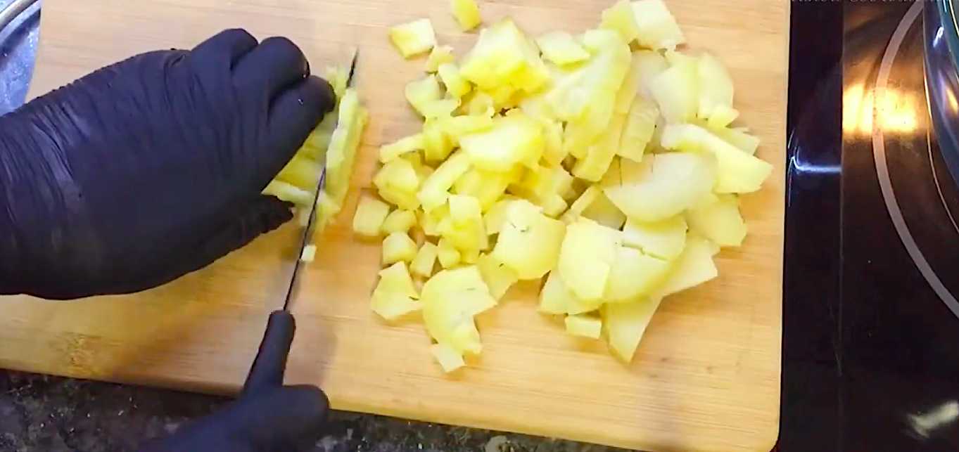 Salade Olivier au poulet et aux champignons - Étape 3