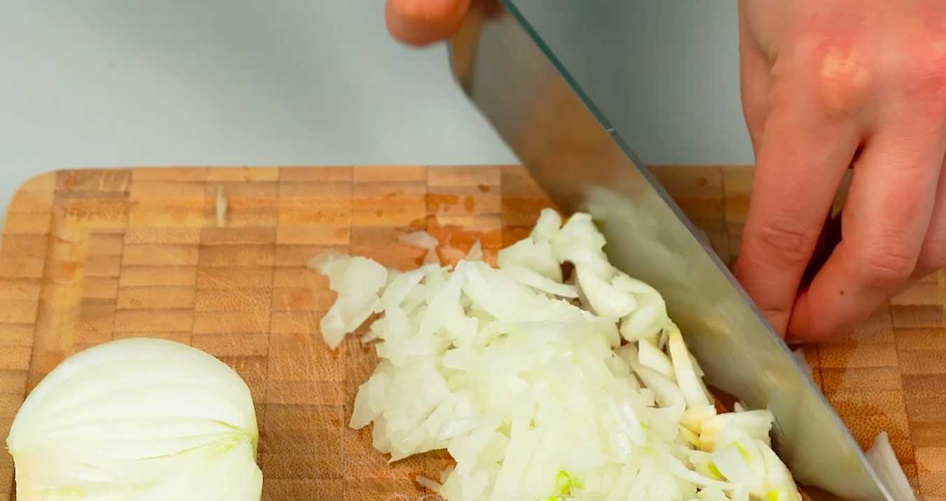 Nids de viande hachée aux champignons et aux tomates - Étape 1