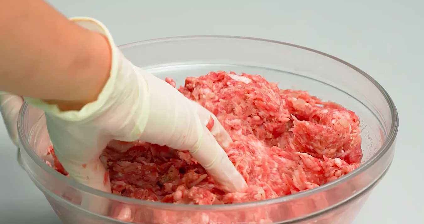 Nids de viande hachée aux champignons et aux tomates - Étape 3