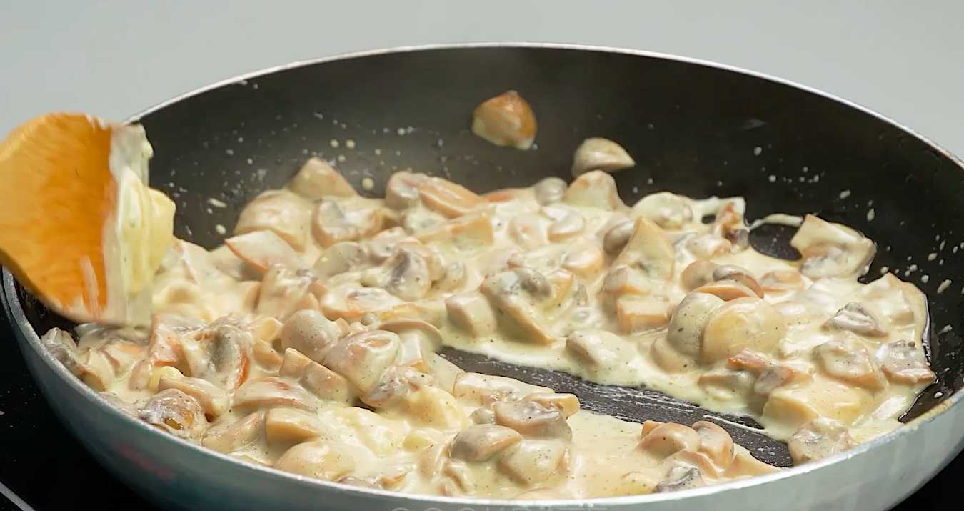Nids de viande hachée aux champignons et aux tomates - Étape 8
