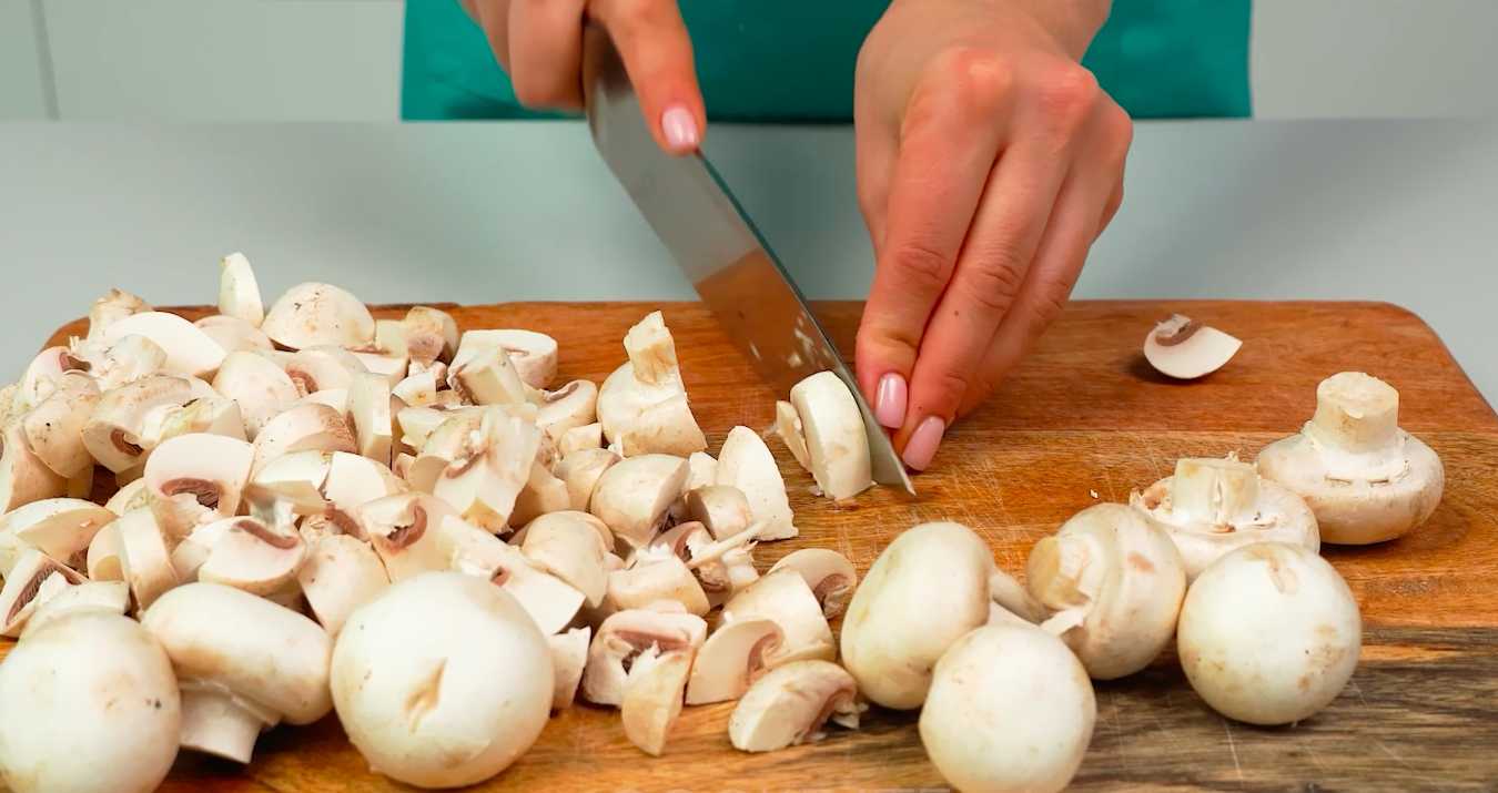Nids de viande hachée aux champignons et aux tomates - Étape 6