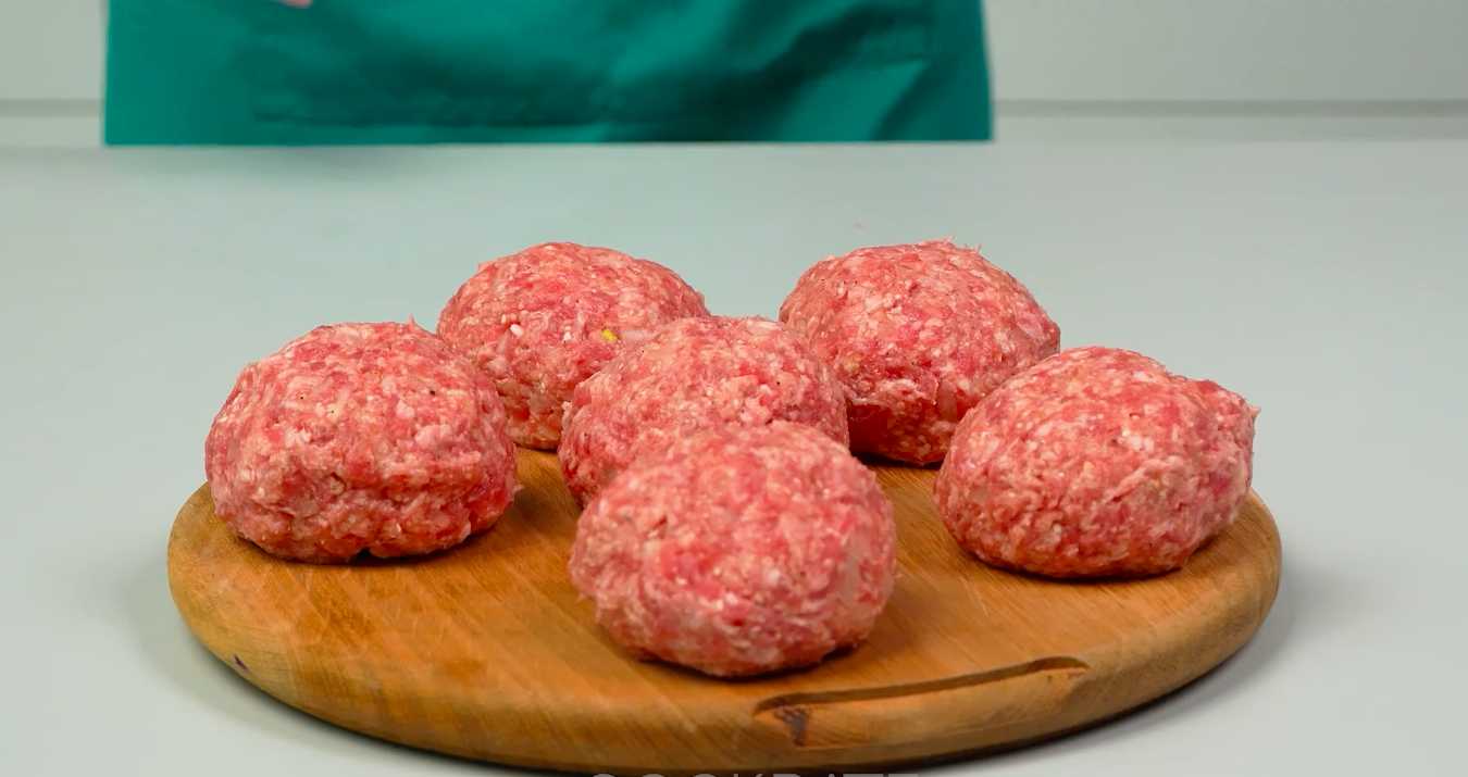 Nids de viande hachée aux champignons et aux tomates - Étape 4