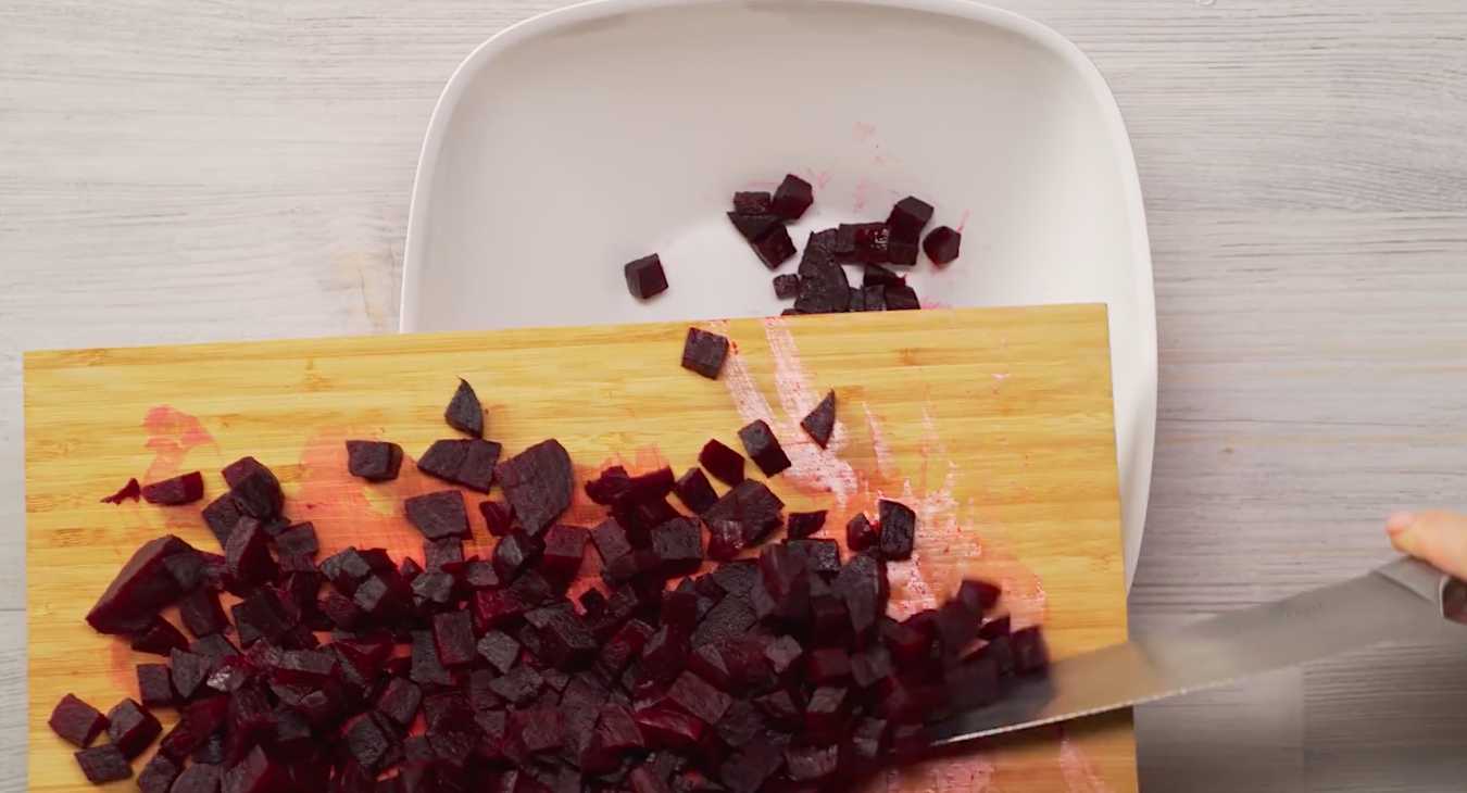 Rosolie - une salade estonienne traditionnelle - Étape 2