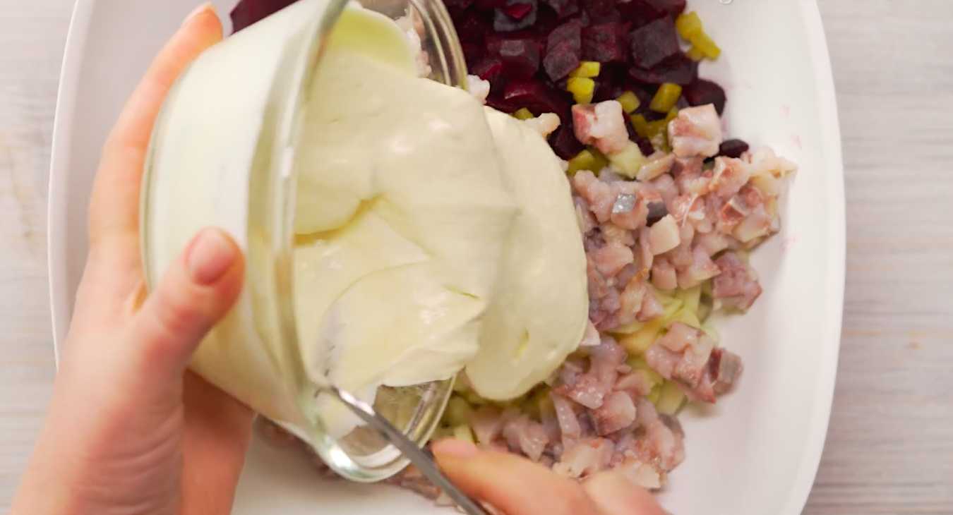 Rosolie - une salade estonienne traditionnelle - Étape 7
