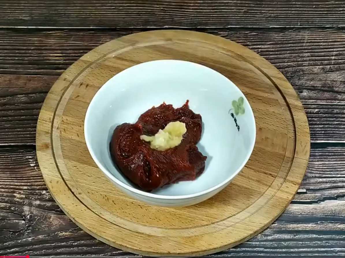 Apéritif de pousses d'ail épicées - Étape 1