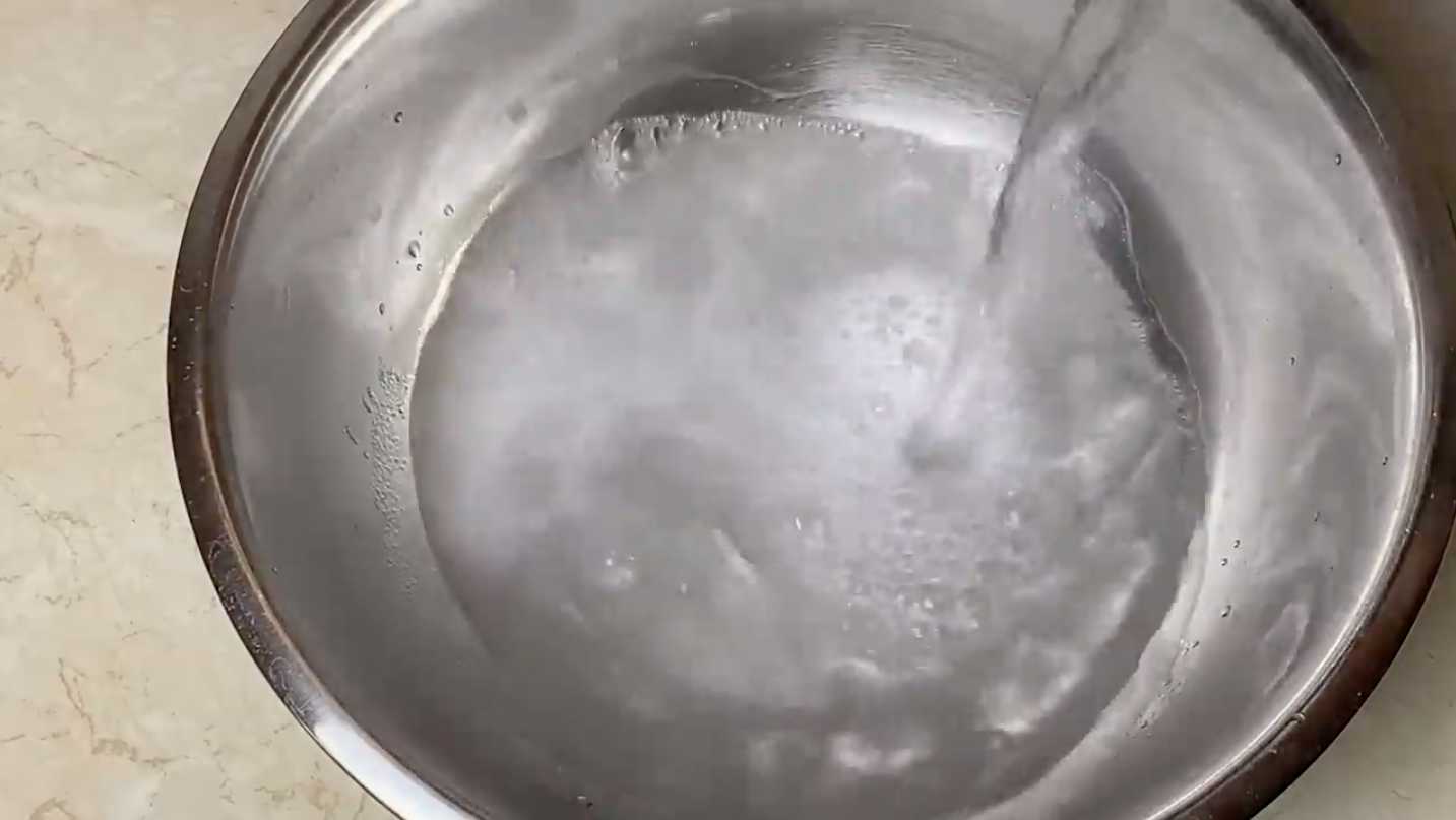 Crêpes à l'eau sans lait - Étape 1