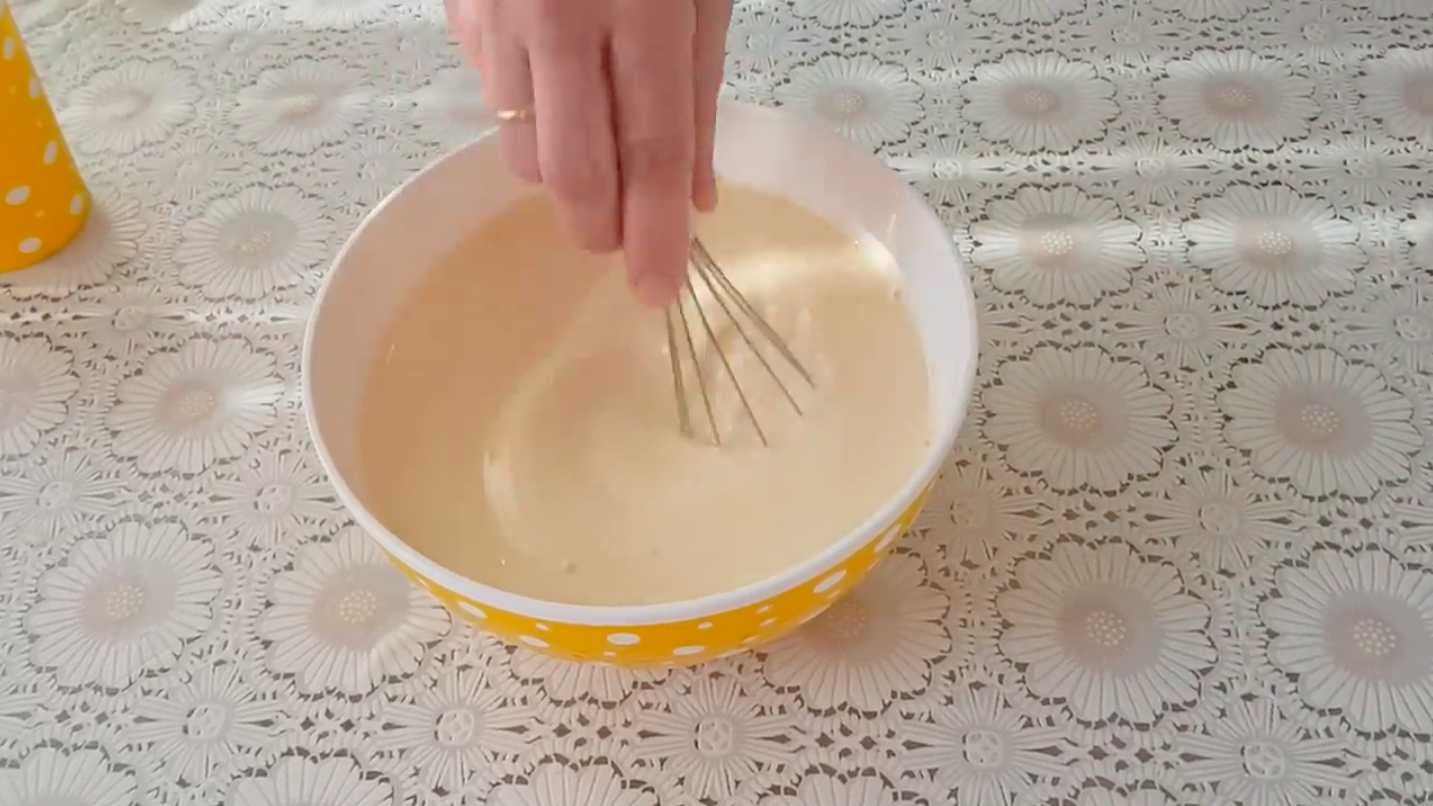 Crêpes fines au lait, aux œufs et au sucre - Étape 5