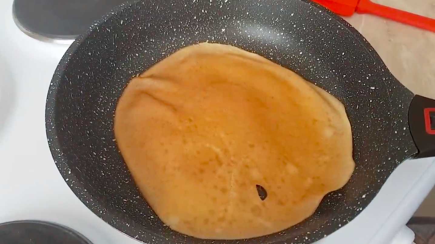 Crêpes fines au lait, aux œufs et au sucre - Étape 10