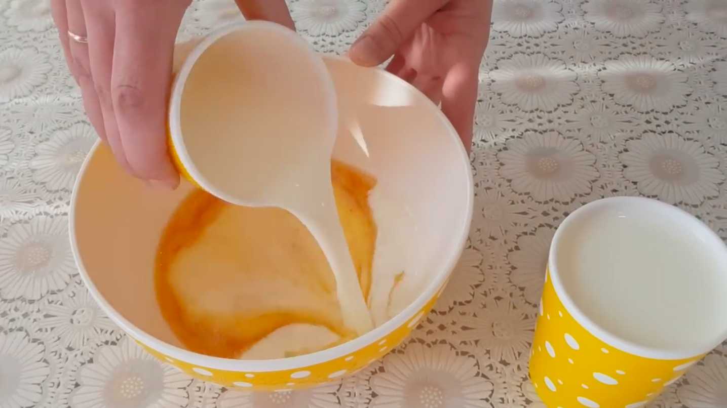 Crêpes fines au lait, aux œufs et au sucre - Étape 3