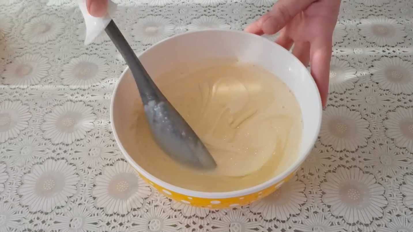 Crêpes fines au lait, aux œufs et au sucre - Étape 6