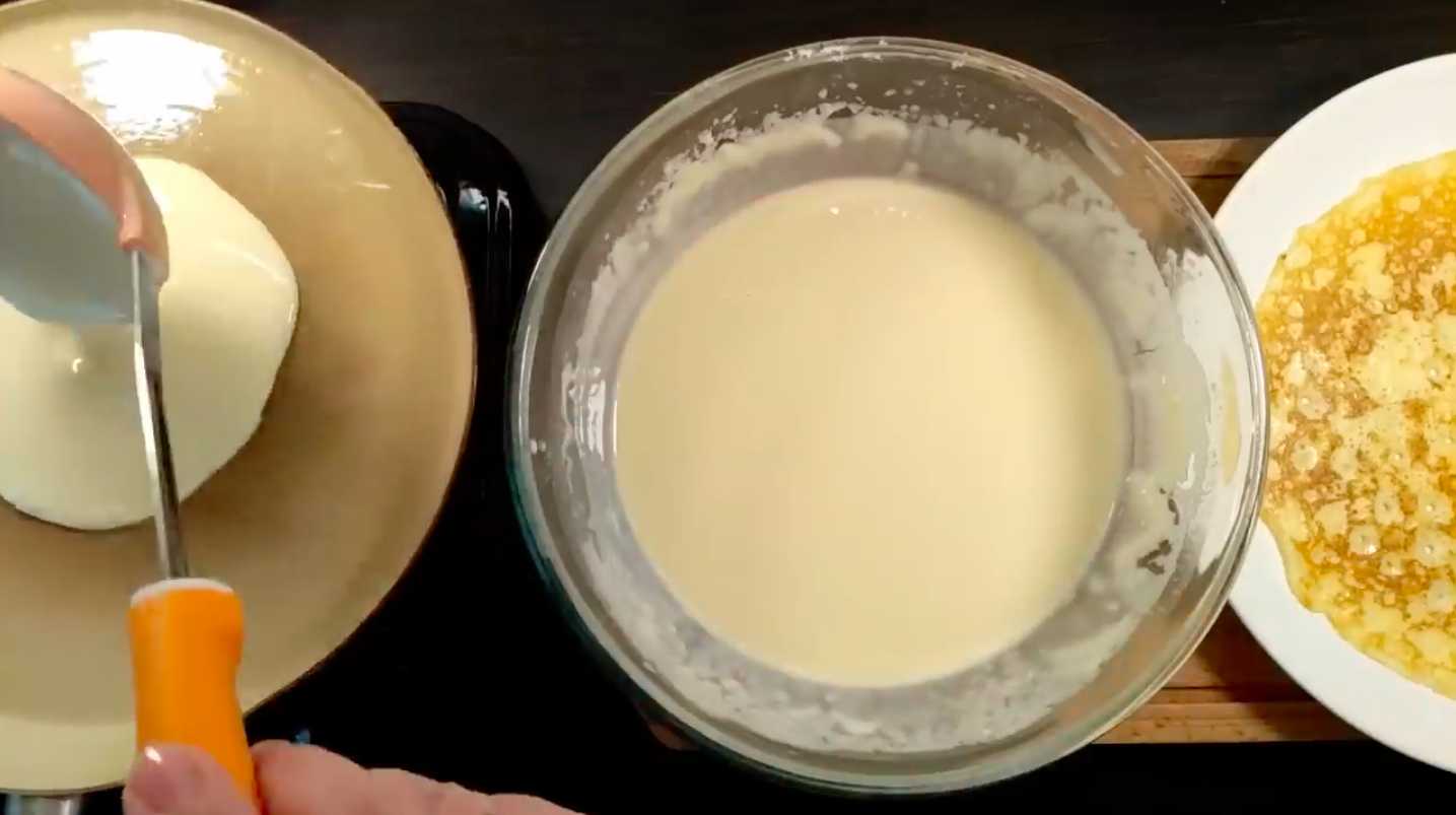 Crêpes au kéfir et à l'eau bouillante - Étape 10