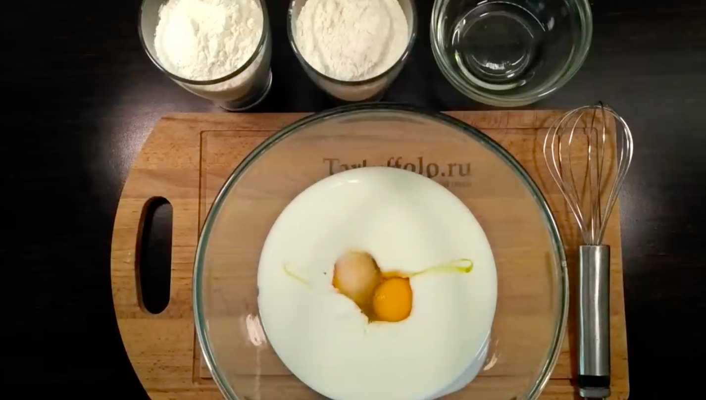 Crêpes au kéfir avec de l'eau bouillante - Étape 1