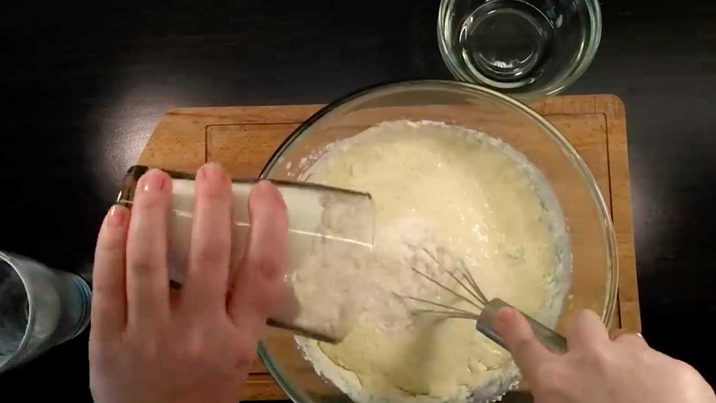 Crêpes au kéfir avec de l'eau bouillante - Étape 3