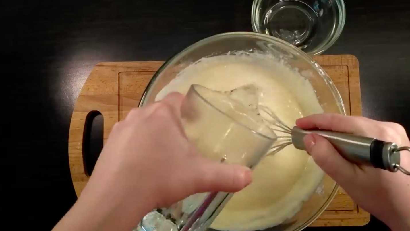 Crêpes au kéfir avec de l'eau bouillante - Étape 4