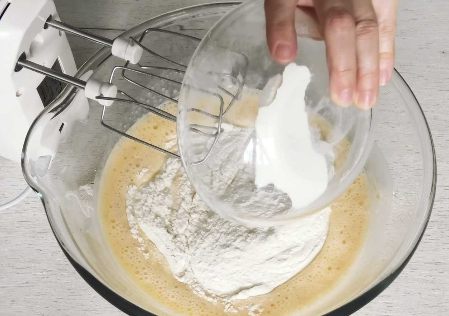 Blini avec ryazhenka et eau bouillante - Étape 3