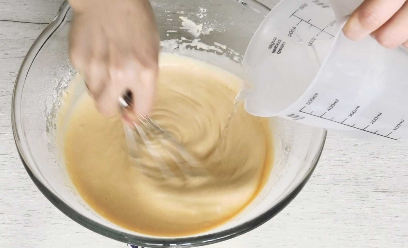 Crêpes au lait fermenté cuit et à l'eau bouillante - Étape 5
