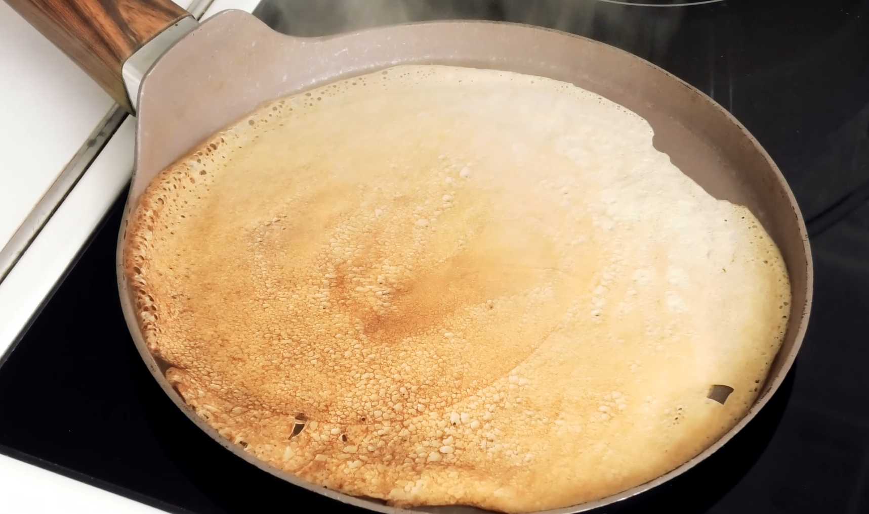 Blini avec ryazhenka et eau bouillante - Étape 10