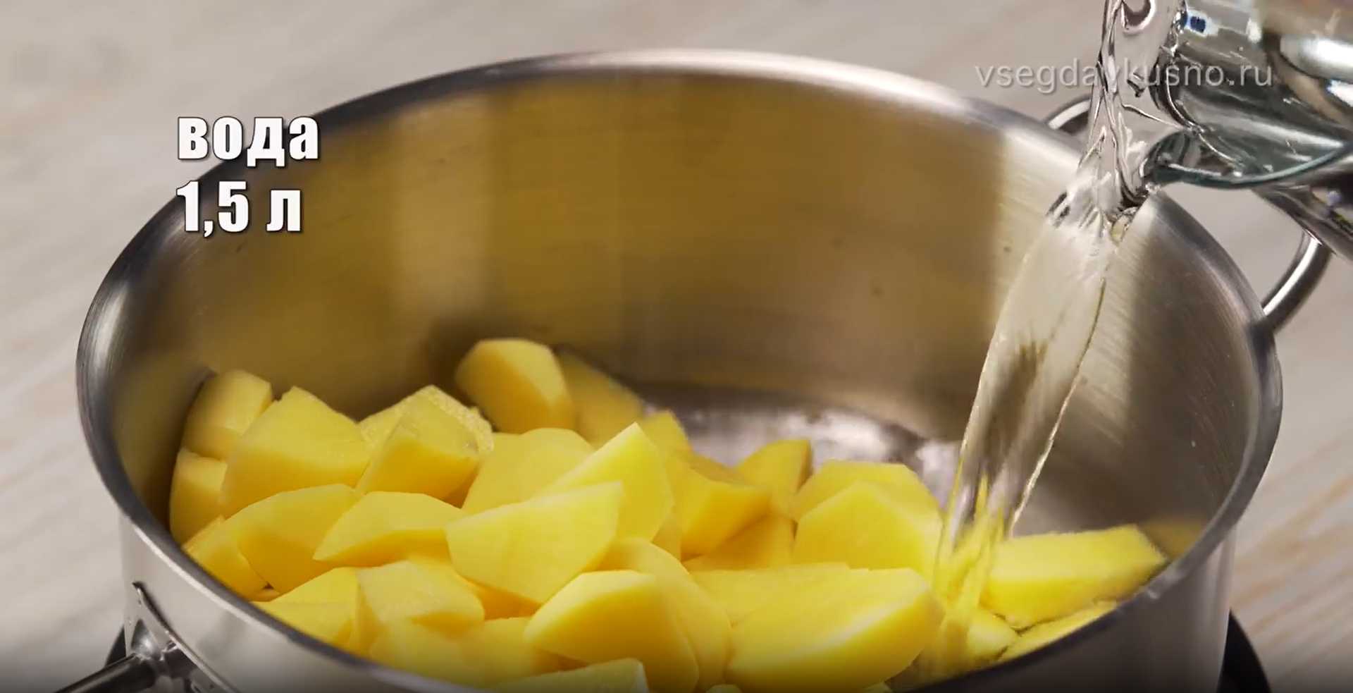 Apéritif de pommes de terre Skordalia - Étape 1